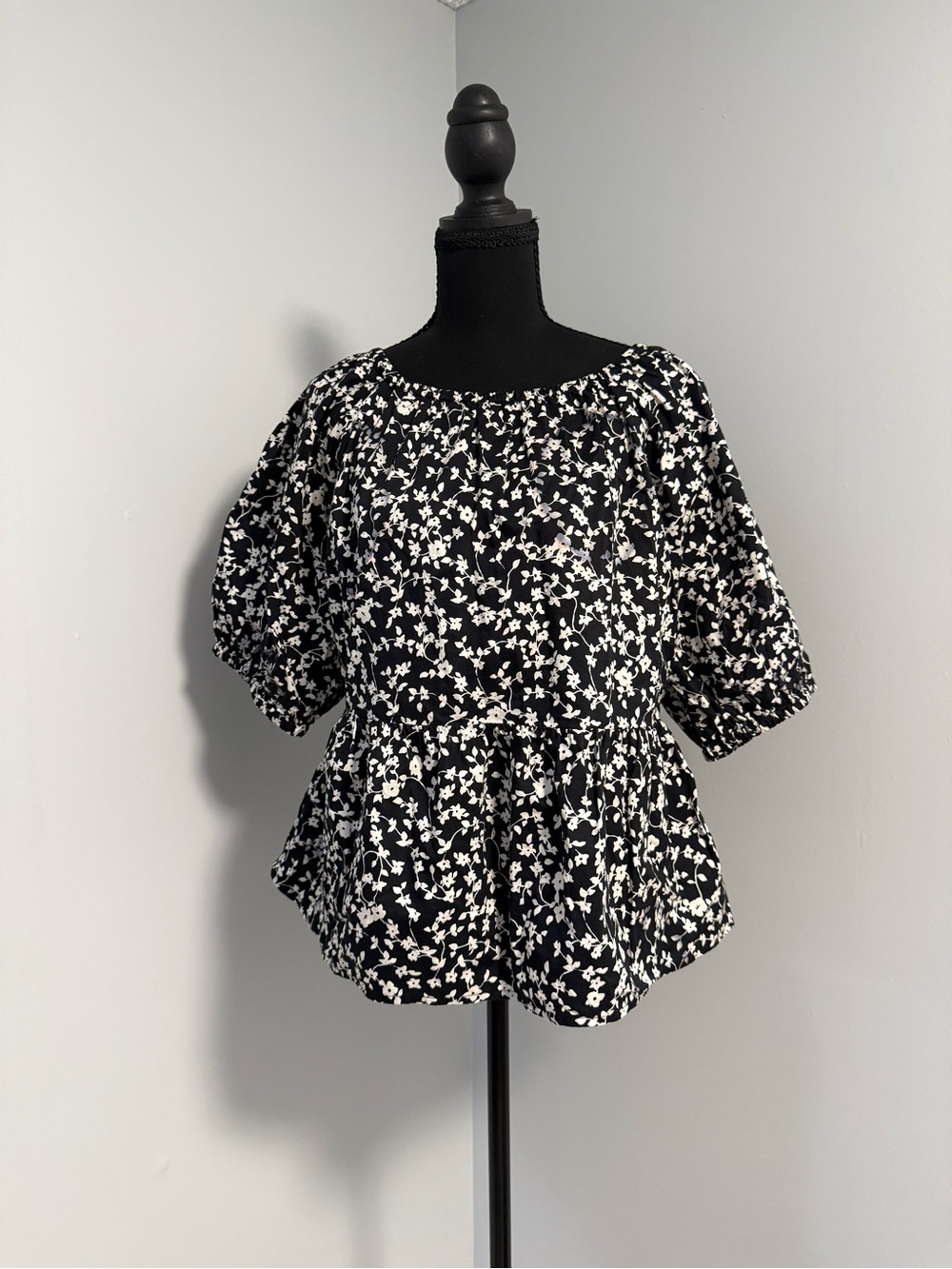Black Floral Puff-Sleeve Women's Top